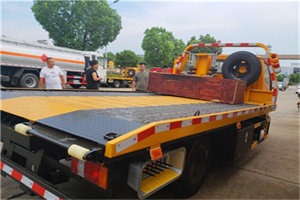 芙蓉附近拖车电话号码服务